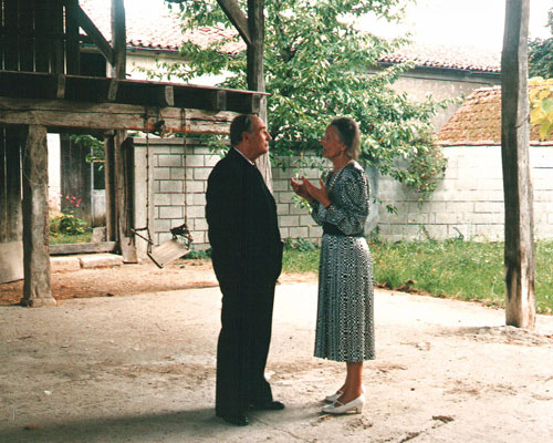 François Mitterrand et Colette dans la maison natale à Jarnac